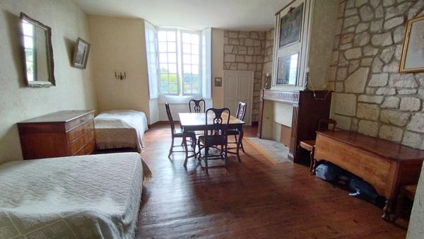 Propriété rare, destinée aux amoureux de belles demeures et de lieux de vie hors du commun ! [REF. 6903]