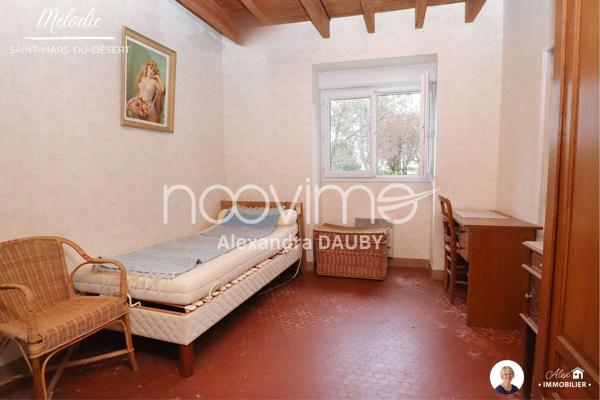 [Mélodie] Maison en pierre et ses dépendances