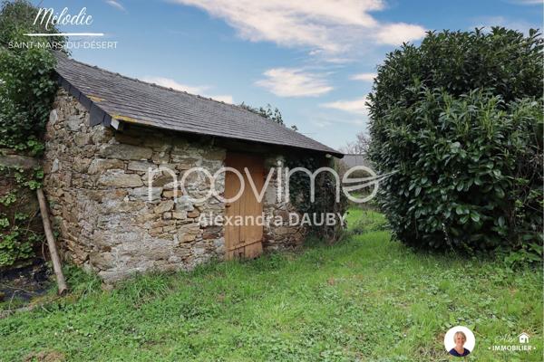 [Mélodie] Maison en pierre et ses dépendances