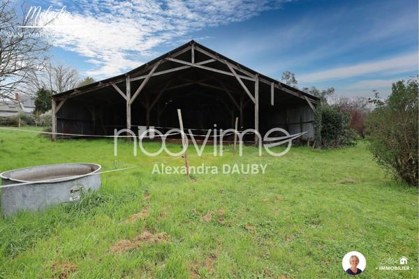 [Mélodie] Maison en pierre et ses dépendances