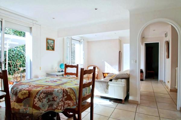 Maison de charme rénovée à Montpellier – Plain-pied avec jardin