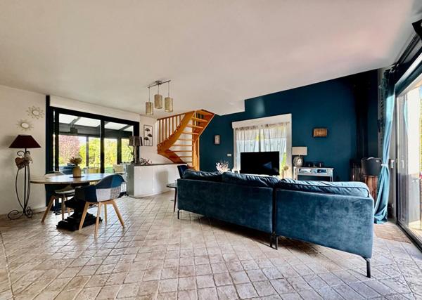 Maison 129m2, 4 chambres  , 2 sdb  + studio indépendant  , parcelle 1600m2  Sains-en-Amiènois