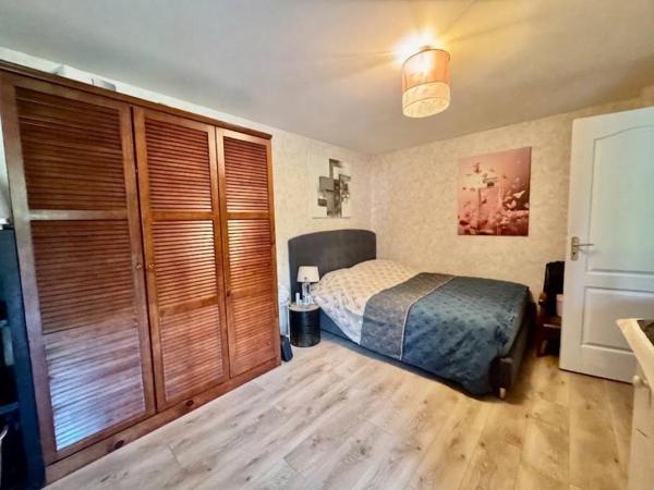 Maison 129m2, 4 chambres  , 2 sdb  + studio indépendant  , parcelle 1600m2  Sains-en-Amiènois