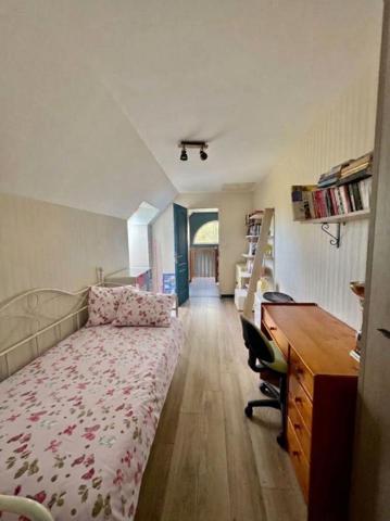 Maison 129m2, 4 chambres  , 2 sdb  + studio indépendant  , parcelle 1600m2  Sains-en-Amiènois