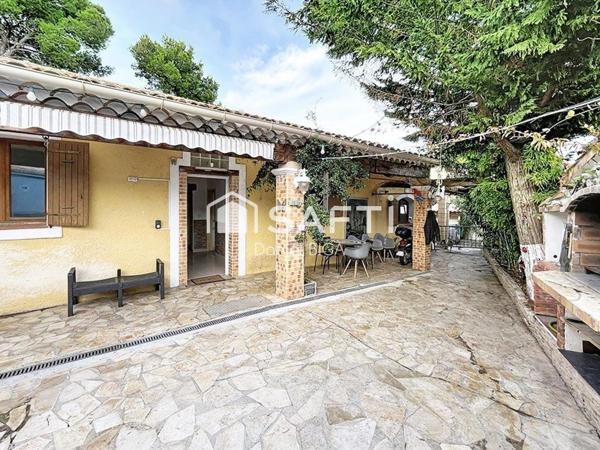 Maison de plain pied avec piscine et dépendance