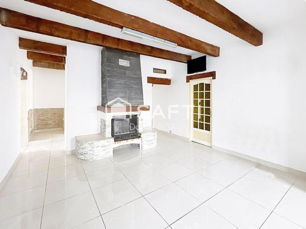 Maison de plain pied avec piscine et dépendance