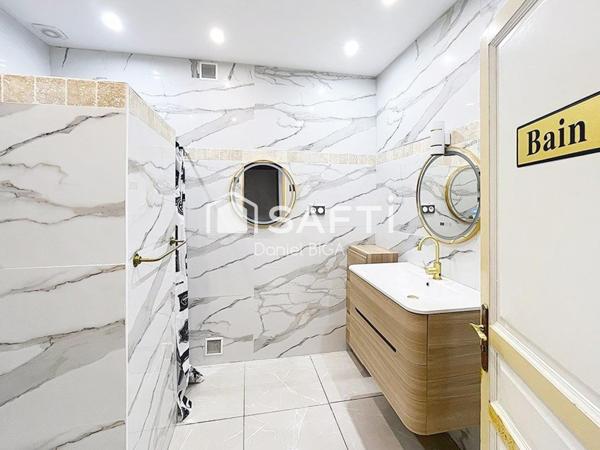 Maison de plain pied avec piscine et dépendance