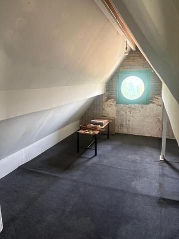 Charmante maison de 150m² environ avec son grand terrain paysagé.
