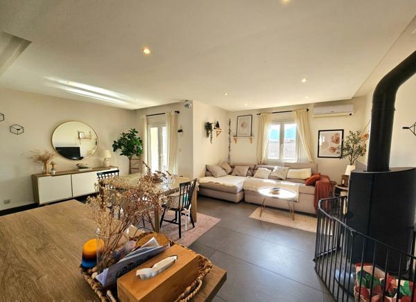 Appartement en haut de villa de type 4 avec terrasse La Crau au calme