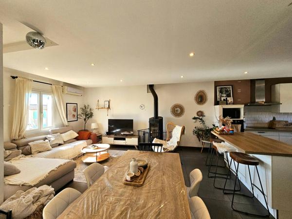 Appartement en haut de villa de type 4 avec terrasse La Crau au calme