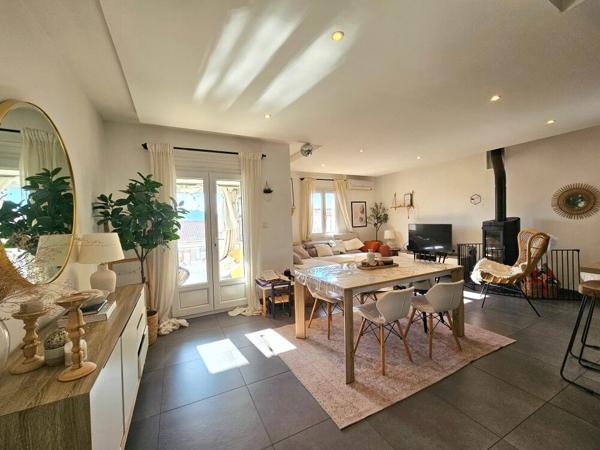 Appartement en haut de villa de type 4 avec terrasse La Crau au calme