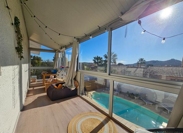 Appartement en haut de villa de type 4 avec terrasse La Crau au calme