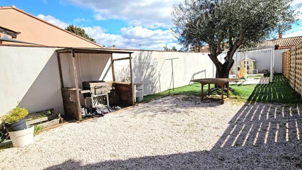 Appartement en haut de villa de type 4 avec terrasse La Crau au calme