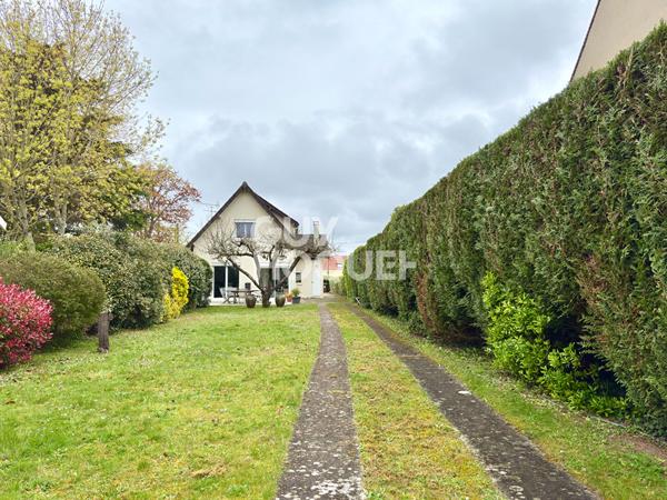 CHARMANTE MAISON DE 5 PIECES  (168 m²)  À SAINTRY-SUR-SEINE