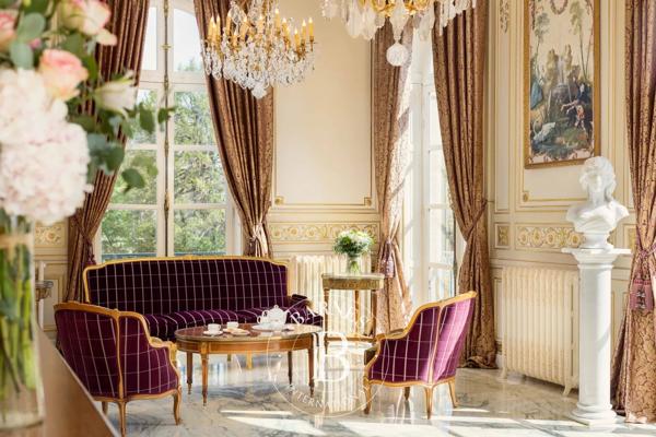 Le Vésinet, Hôtel particulier 8 Chambres -  1 769 m² à vendre