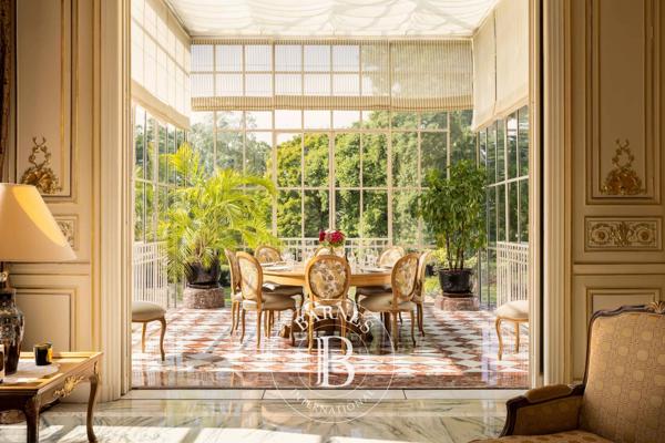Le Vésinet, Hôtel particulier 8 Chambres -  1 769 m² à vendre