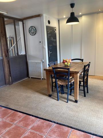 MAISON COEUR DE VILLE TROIS CHAMBRES SUR UN TERRAIN DE 1600 M²