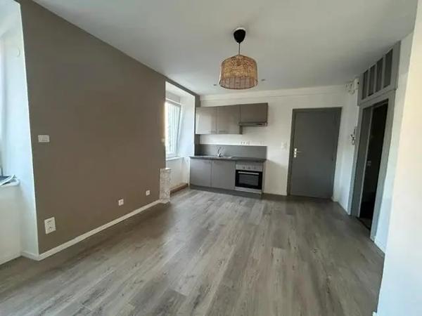 Appartement à louer 2 pièces 50m² Seloncourt (25230)