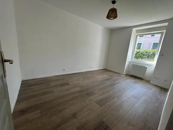 Appartement à louer 2 pièces 50m² Seloncourt (25230)