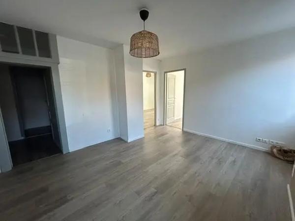 Appartement à louer 2 pièces 50m² Seloncourt (25230)