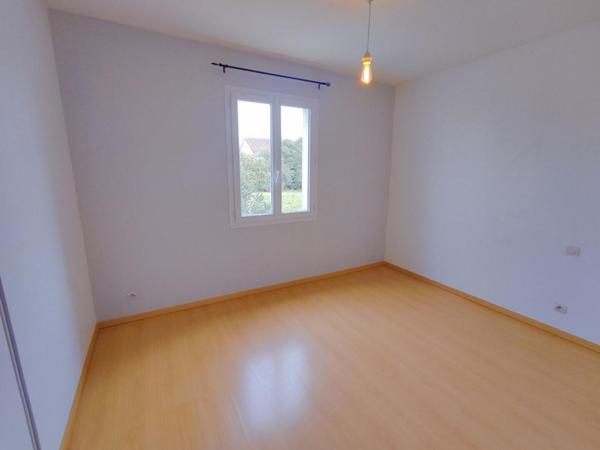 Maison de plain pied 5 pièces 111 m2 - garage et piscine