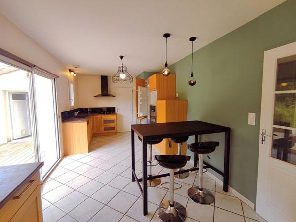 Maison de plain pied 5 pièces 111 m2 - garage et piscine