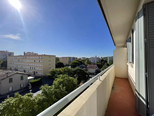 A LOUER - BRON – T4 traversant 63,52 m² - Balcon