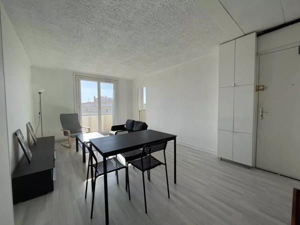 A LOUER - BRON – T4 traversant 63,52 m² - Balcon