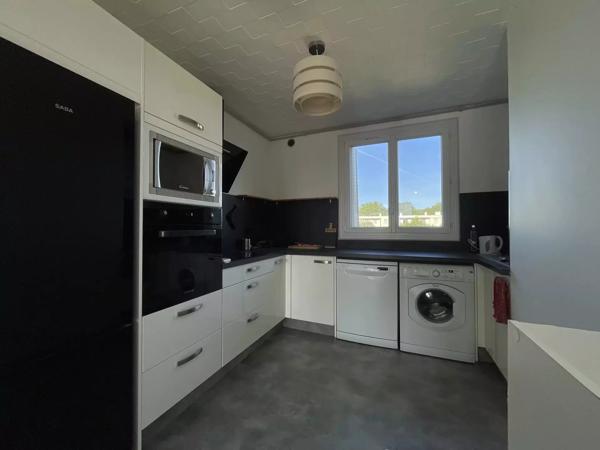 A LOUER - BRON – T4 traversant 63,52 m² - Balcon