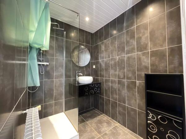 A LOUER - BRON – T4 traversant 63,52 m² - Balcon