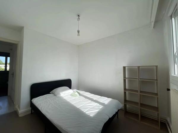 A LOUER - BRON – T4 traversant 63,52 m² - Balcon