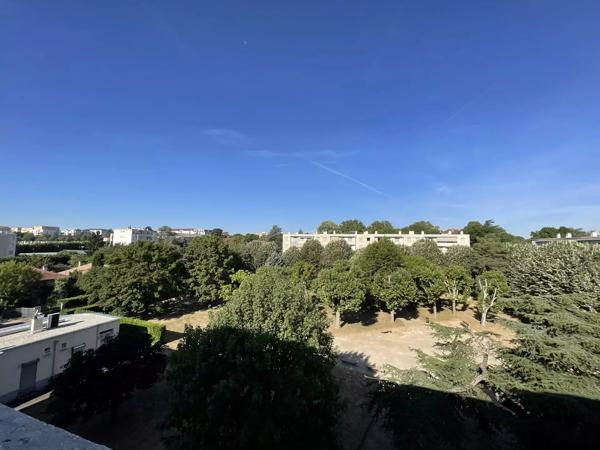 A LOUER - BRON – T4 traversant 63,52 m² - Balcon