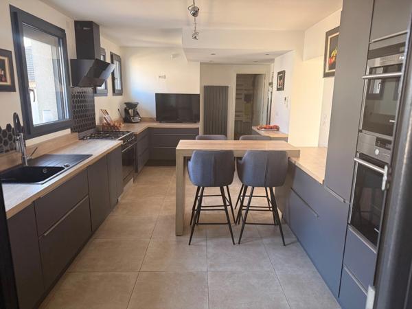 Proche d'EPERNAY (51) à vendre belle Maison contemporaine de 7 pièces entièrement rénovée, belles prestations