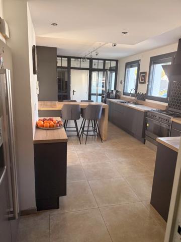 Proche d'EPERNAY (51) à vendre belle Maison contemporaine de 7 pièces entièrement rénovée, belles prestations