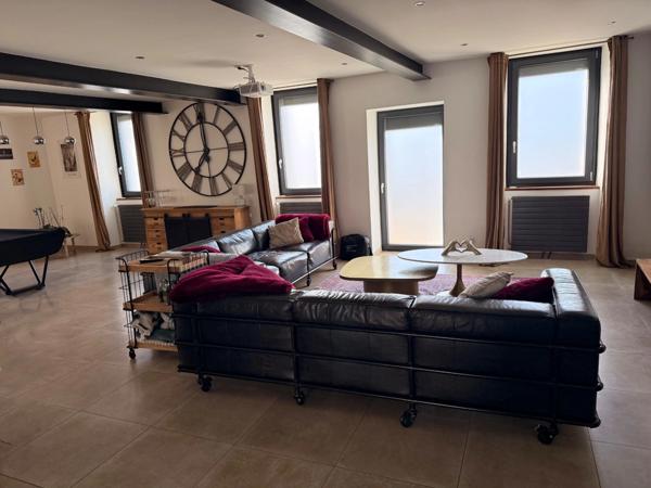 Proche d'EPERNAY (51) à vendre belle Maison contemporaine de 7 pièces entièrement rénovée, belles prestations