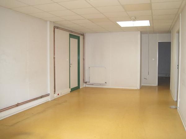 A LOUER CINQ BATIMENTS POUR BUREAUX DIVISIBLE PROCHE ST QUENTIN