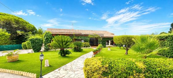 Vente                                                      Villa
                        
                     4 pièces                      126 m2                     à Fréjus