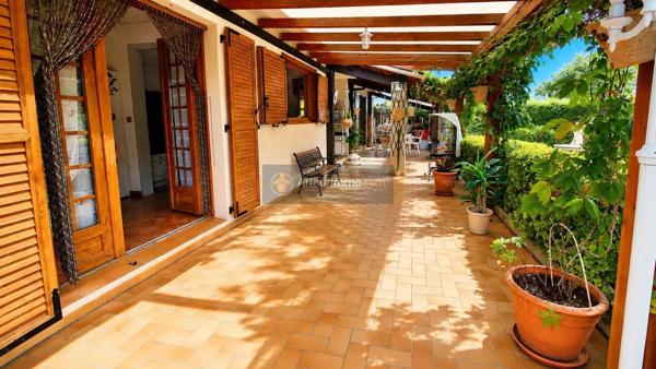 Vente                                                      Villa
                        
                     4 pièces                      126 m2                     à Fréjus