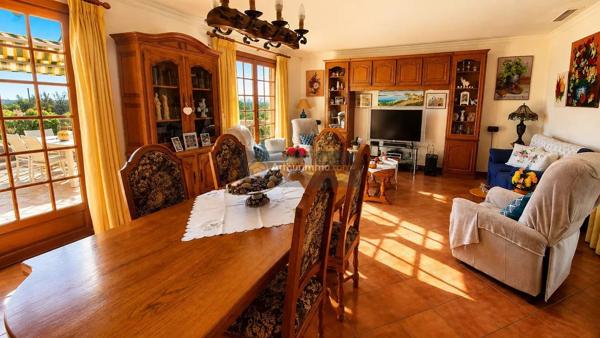 Vente                                                      Villa
                        
                     4 pièces                      126 m2                     à Fréjus