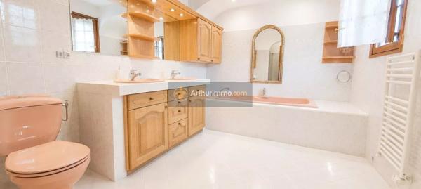 Vente                                                      Villa
                        
                     4 pièces                      126 m2                     à Fréjus
