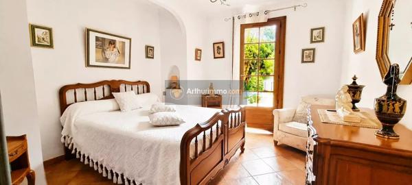 Vente                                                      Villa
                        
                     4 pièces                      126 m2                     à Fréjus