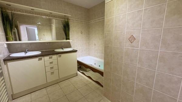 Appartement T4 de 122 m² proche du centre-ville d'Auray, des commodités et des balades