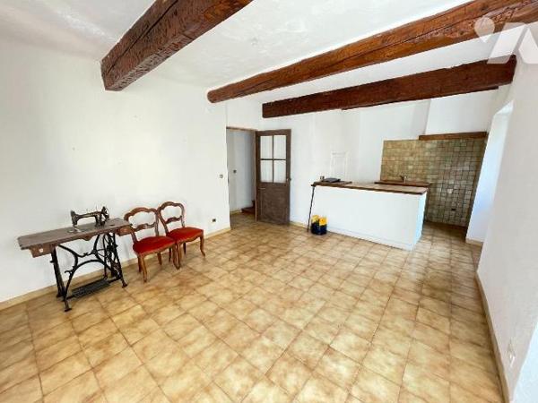 A vendre - Pierrevert (04) -  Alpes-de-Haute-Provence: 
Maison de village d'env 77,89 m² à rén...