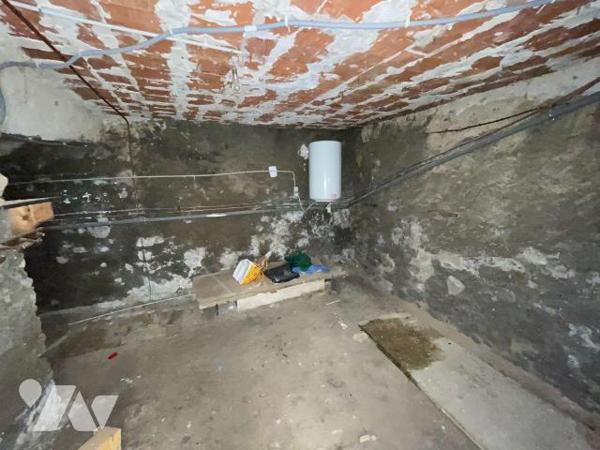 A vendre - Pierrevert (04) -  Alpes-de-Haute-Provence: 
Maison de village d'env 77,89 m² à rén...