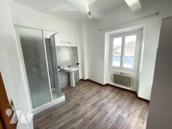 A vendre - Pierrevert (04) -  Alpes-de-Haute-Provence: 
Maison de village d'env 77,89 m² à rén...