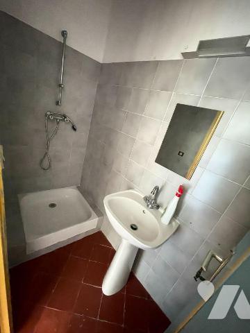 A vendre - Pierrevert (04) -  Alpes-de-Haute-Provence: 
Maison de village d'env 77,89 m² à rén...