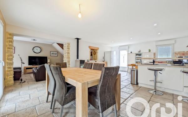 Maison à vendre    5 pièces •  Camaret-sur-Aigues