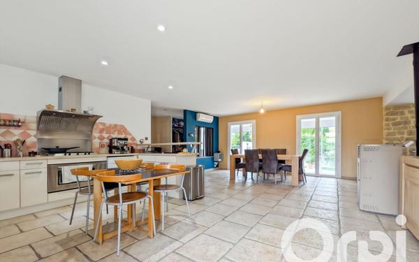 Maison à vendre    5 pièces •  Camaret-sur-Aigues