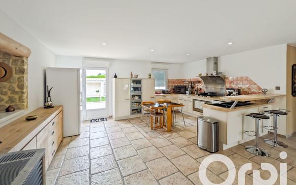 Maison à vendre    5 pièces •  Camaret-sur-Aigues