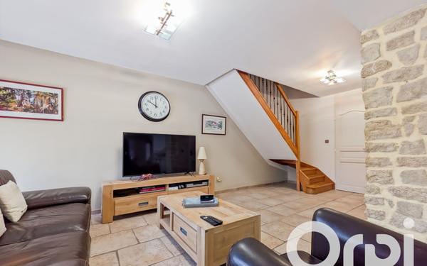 Maison à vendre    5 pièces •  Camaret-sur-Aigues